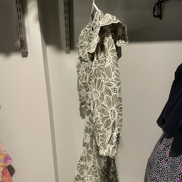 [sold]NWT Sandro dress with embroidered green flowers - Picture 4 of 6
